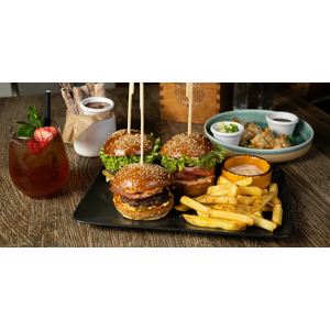 3x mini burger v ROOFTOP by Regal - na výber veggie alebo mäsové degustačné menu