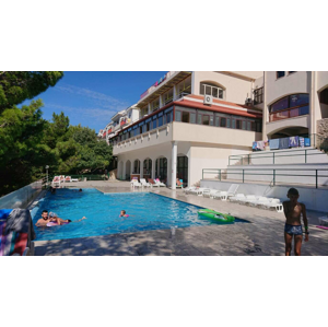 Chorvátska dovolenka v hoteli Zagreb*** len 50 m od mora, polpenzia či plná penzia v izbe bez balkóna + dieťaťa zdarma
