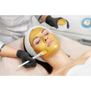 Čistenie pleti alebo zlatá terapia 24K zlatom s liftingovou masážou