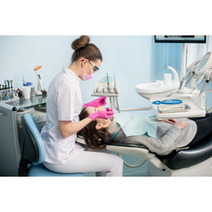 Dentálna hygiena, bielenie zubov alebo nová zirkónová korunka v ambulancii Art Dental Clinic