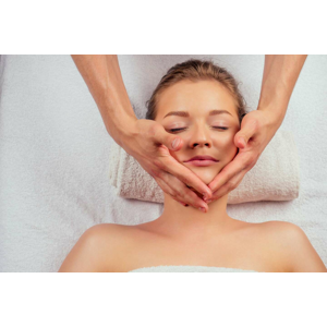 Detoxikačná ajurvedská masáž tváre a anti-age protivráskové ošetrenie s DermaNeoxínom v kozmetickom salóne Monnie