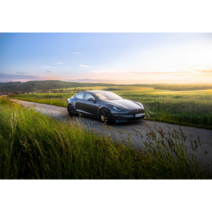 Zážitková jazda na Tesle Model S Plaid - najrýchlejšia Tesla na trhu