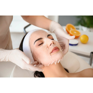 GLOW SKIN s vitamínom C alebo kompletné ošetrenie tváre s čistením, úpravou obočia a masážou
