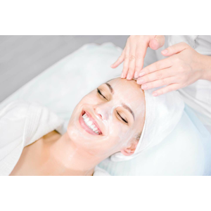 Hydratačné a revitalizujúce ošetrenie, hĺbkové čistenie alebo kombinovaná masáž tváre, krku a dekoltu