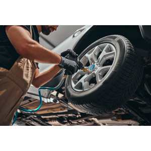 Kompletné prehodenie alebo prezutie pneumatík s vyvážením