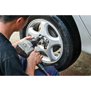 Kompletné prezutie pneumatík s vyvážením + kontrola vozidla