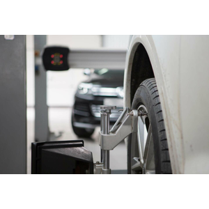 Meranie a nastavenie geometrie kolies pre dlhšiu životnosť pneumatík a nižšiu spotrebu paliva
