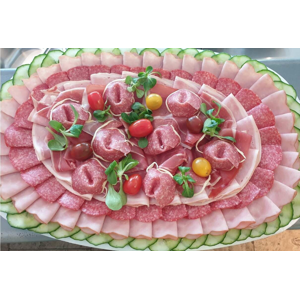 Obložené mäsové misy – ideálne pre vaše oslavy doma či v práci