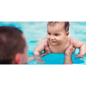 Plávanie pre bábätka na podporu zdravého vývinu od 3 mesiacov do 3 rokov