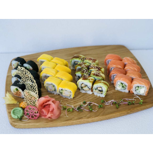 Rainbow sushi set so sebou zo Sushi Bonsai – 16 alebo 32 kúskov