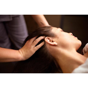 Reflexná terapia chodidiel, antistresová masáž hlavy alebo uvoľnenie karpálneho tunela