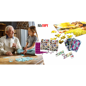 Rodinná zábava pri hraní kariet, pexesa, domina alebo skladanie puzzle s vlastnými fotografiami