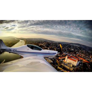 Spoznajte Bratislavu z oblakov - zážitkový let lietadlom