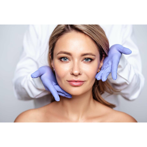 Stop mimickým vráskam - aplikácia účinnej látky špecialistkou na estetickú dermatológiu