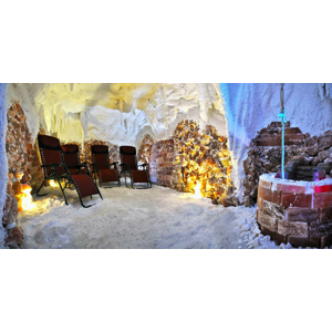 Súkromný pobyt v soľnej jaskyni pre 1-4 osoby alebo 45-minútová masáž priamo v soľnej jaskyni