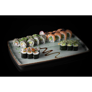 Sushi sety a welcome drink saké pre 2 alebo 4 osoby v Sushinami