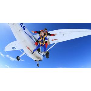 Tandemový zoskok padákom z výšky až 4000 m so záznamom - na výber 4 letiská