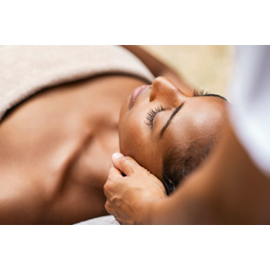 Terapeutické masáže Shiatsu, nôh, celotelová alebo masáž s 24k zlatom, kvantovou liečbou & fyzioterapeutom