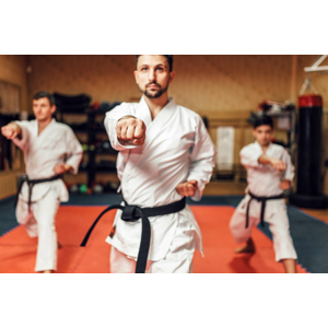 Tréningy tradičného karate alebo kobudo, s ktorými sa naučíte brániť