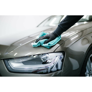 Umývanie auta - interiér, exteriér, tepovanie a nanesenie keramického vosku