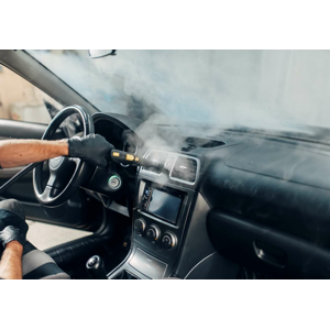 Voňavé a čisté auto vďaka kompletnému čisteniu alebo dezinfekcia ozónom, ktorá likviduje vírusy a baktérie