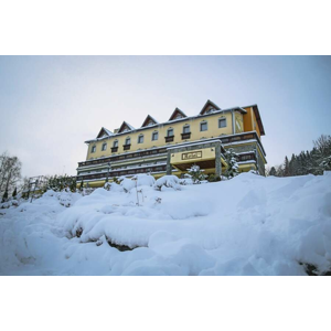 Zima na Kysuciach pri bežkárskej magistrále v Hoteli Husárik**** – dovolenka v čistej prírode s regionálnymi špecialitami