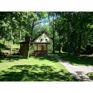 Zrekonštruovaná chata uprostred lesa pre 12 osôb v krásnom prostredí Štiavnických Baní